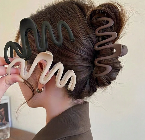 pince cheveux beige et noir aesthetic accessoires cheveux glama