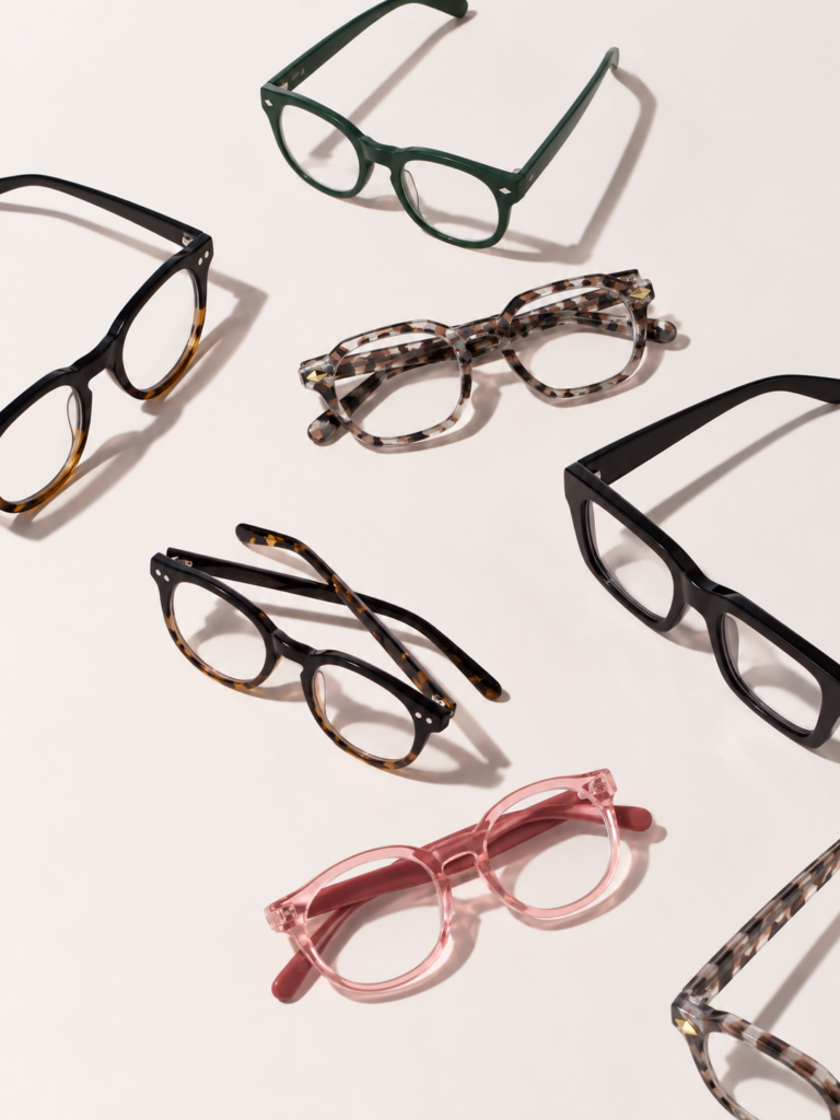 Cinq lunettes de lecture aux montures variées