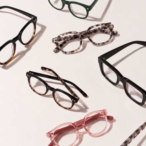 Cinq lunettes de lecture aux montures variées